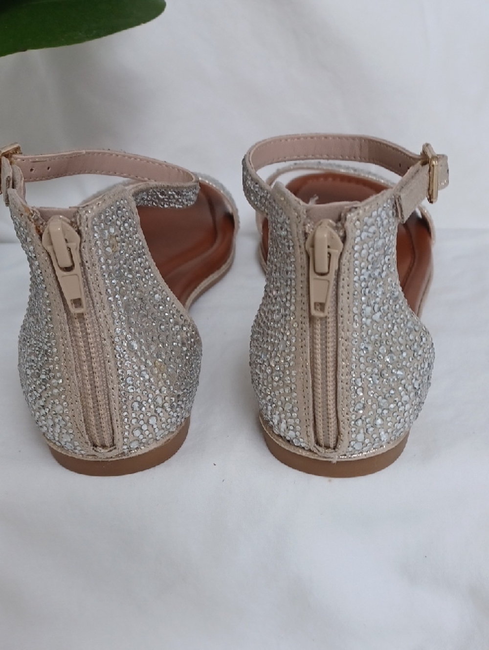 NWT Kelly & Katie Rhinestone Zipper Back Sandals in Silver With Tan Soles - Picture 3 of 10
